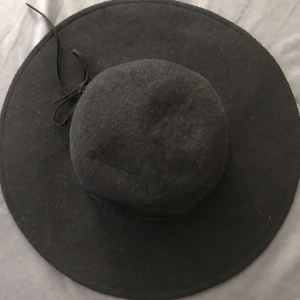 Hat - Picture 1 of 2